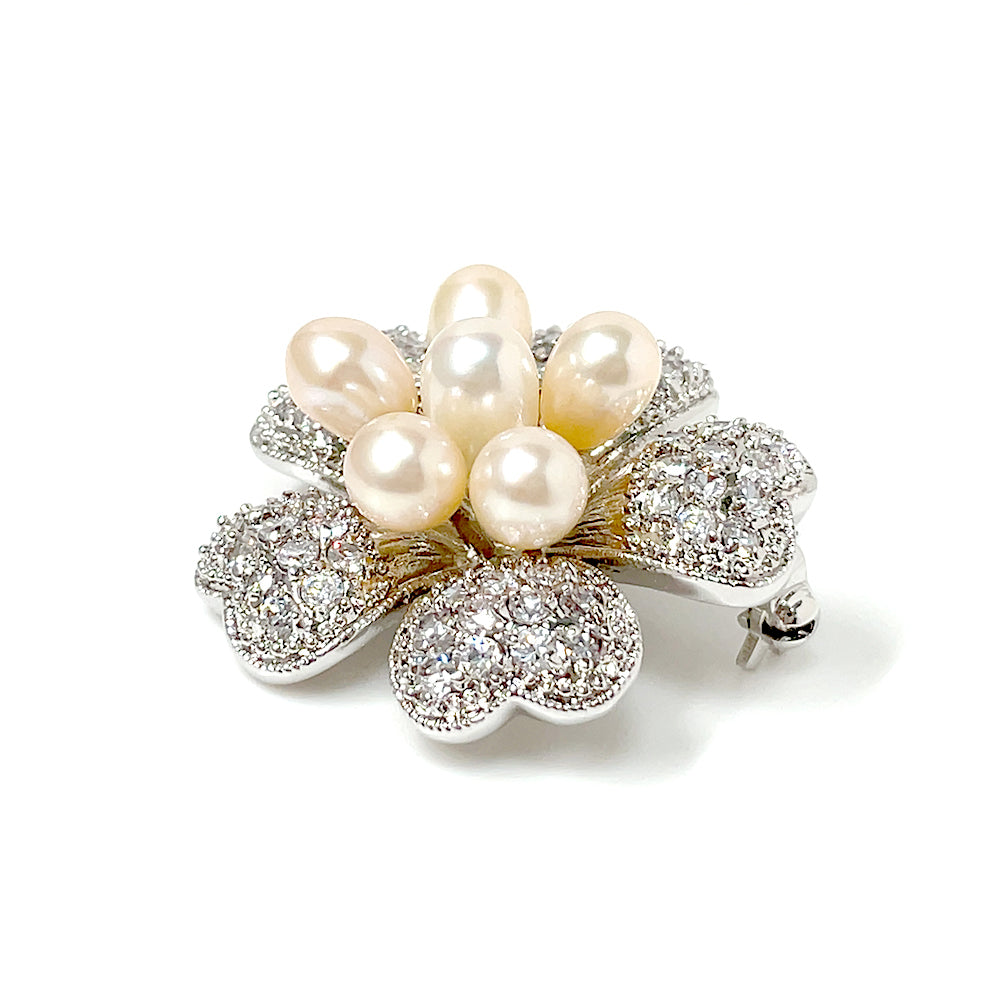 BMC80089 - 6 Pearls 5 Petals - Brooch