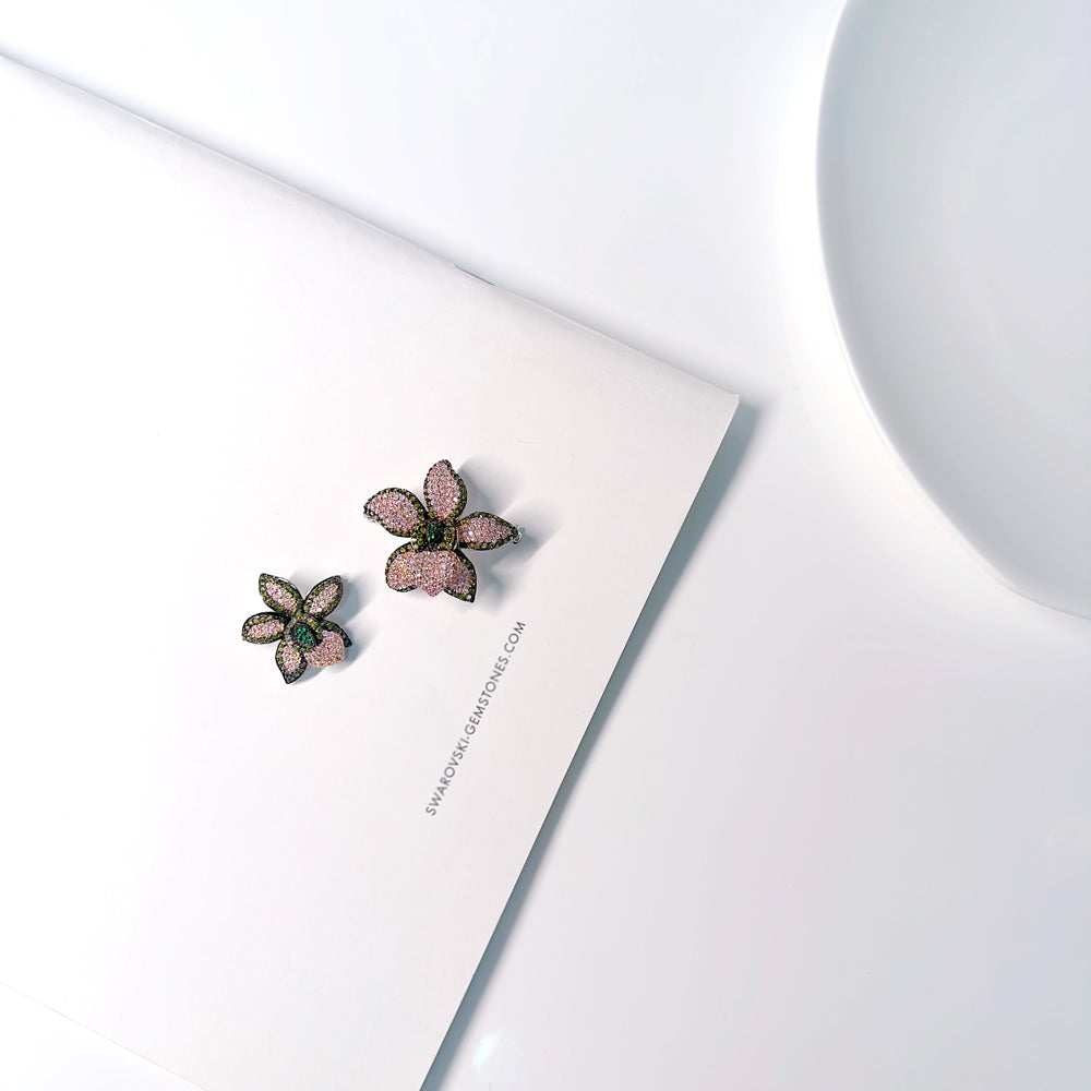 BMC80125 - Mix Color Petal - 2-in-1 Pendant Necklace Brooch