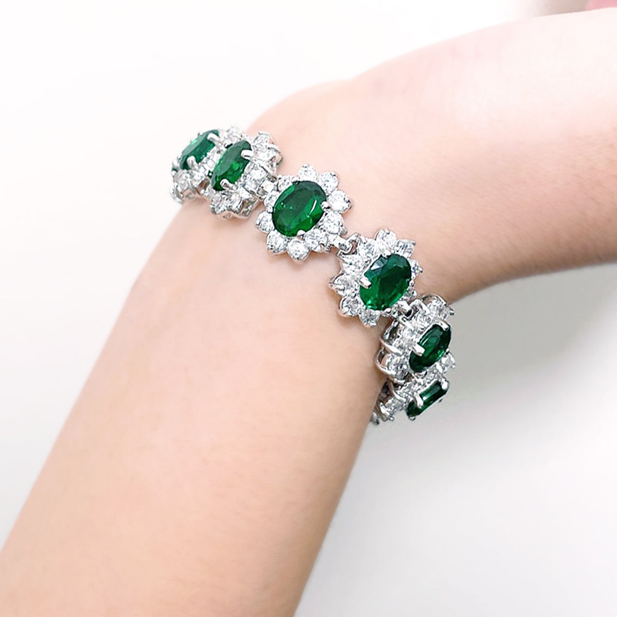 BMB200154 Royal Inspired Sophisticated Luxury Oval-Cut Cubic Zirconia - Bracelet